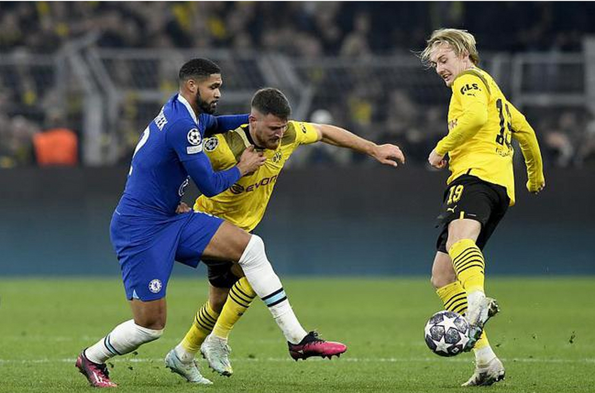 切尔西战胜对手,锁定欧冠小组第一 切尔西战胜对手,锁定欧冠小组第一