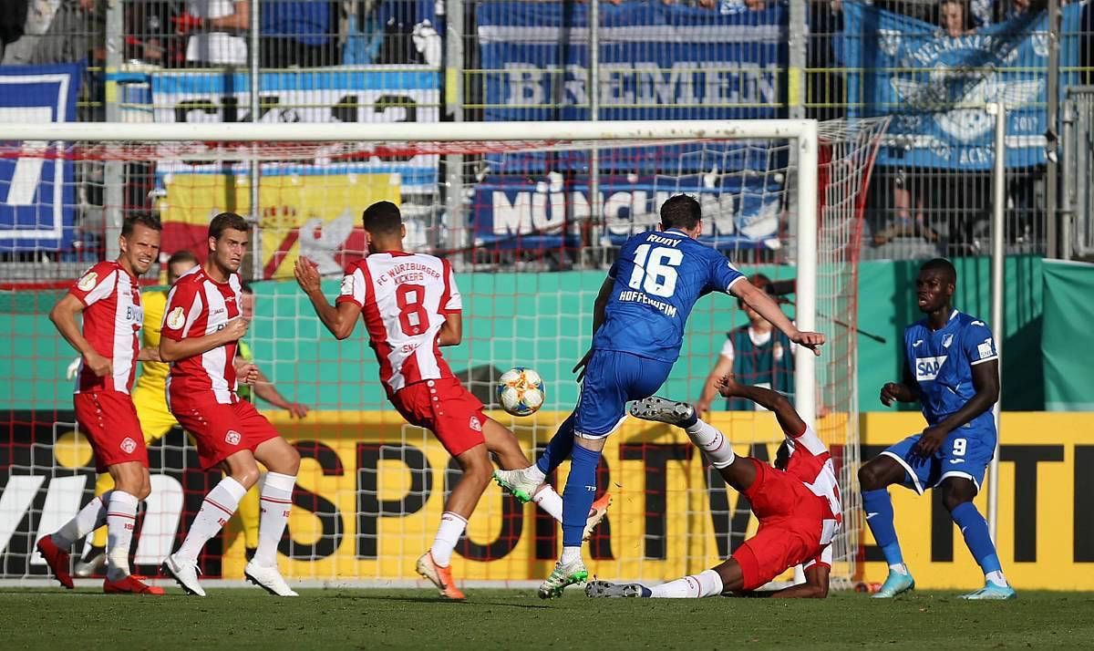 包含奥格斯堡主场大胜,士气高涨延续胜利势头的词条 包含奥格斯堡主场大胜,士气高涨延续胜利势头的词条