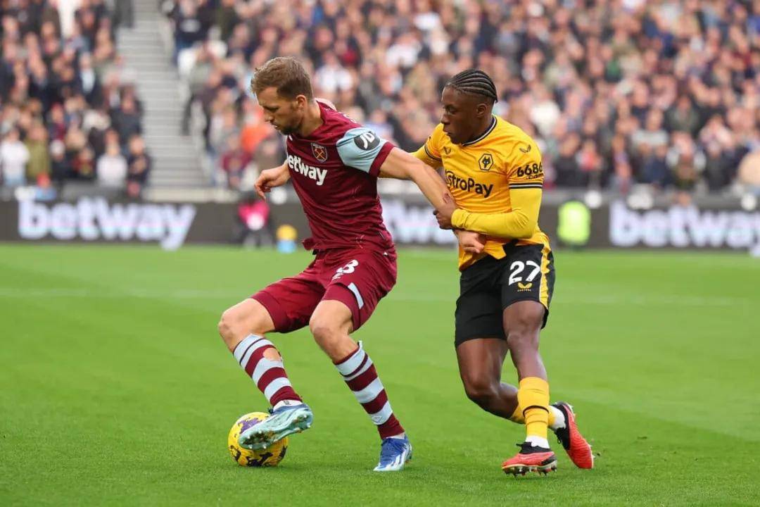 关于狼队客场逆转战平,积分榜暂居中游的信息 关于狼队客场逆转战平,积分榜暂居中游的信息