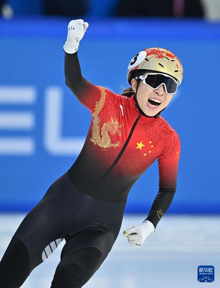 冲击金牌的中国女足队员全力以赴，精神可嘉的简单介绍