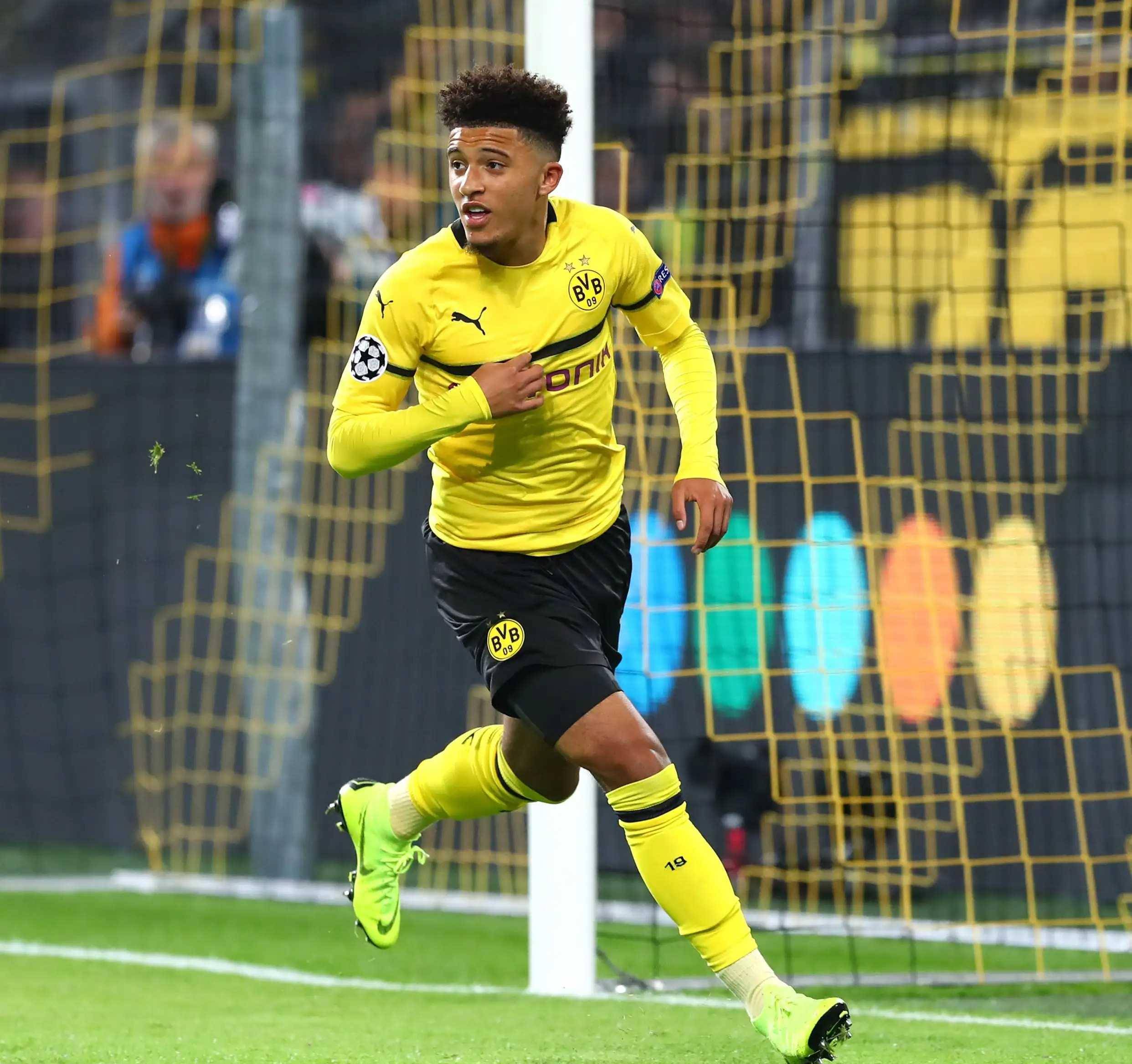 多特蒙德球员全力以赴,力争取得胜利的简单介绍 多特蒙德球员全力以赴,力争取得胜利的简单介绍