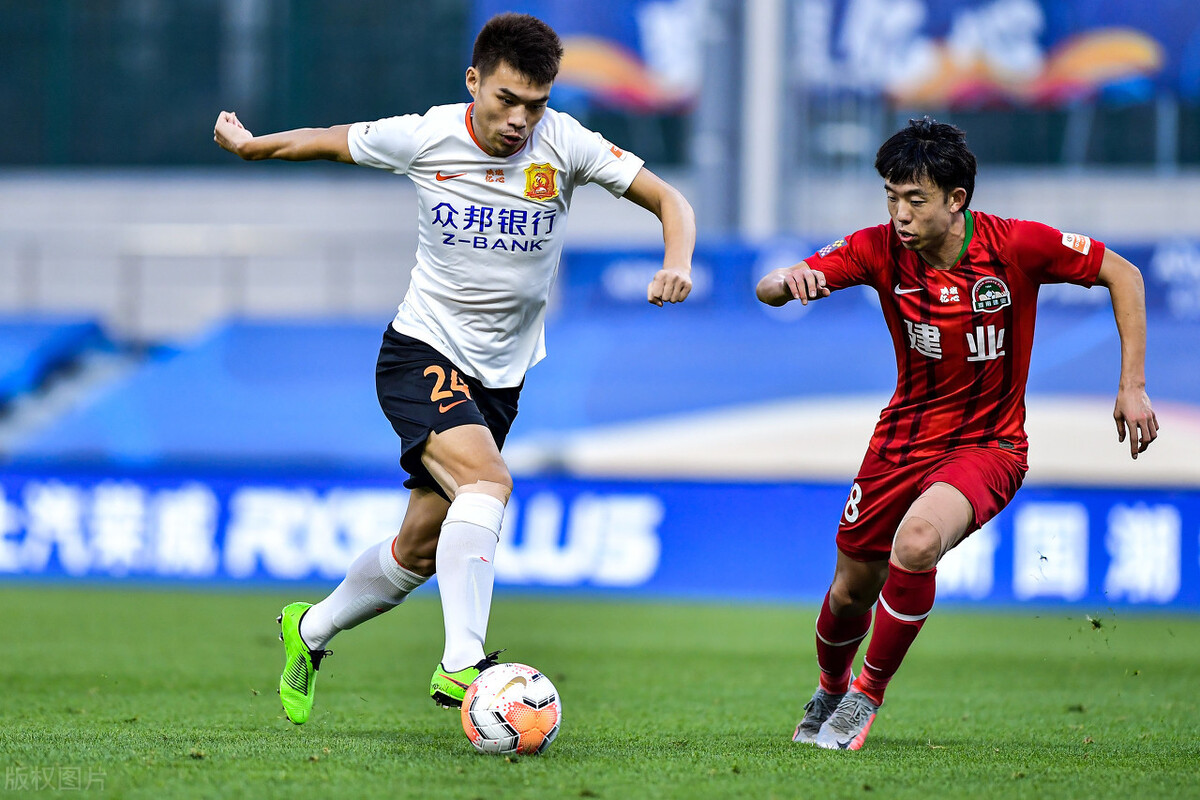 青岛黄海中场大将因伤缺阵,球队实力受损的简单介绍 青岛黄海中场大将因伤缺阵,球队实力受损的简单介绍