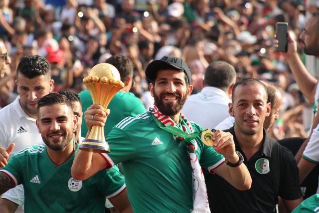 非洲篮球联赛颁奖典礼受到球迷热情欢迎的简单介绍