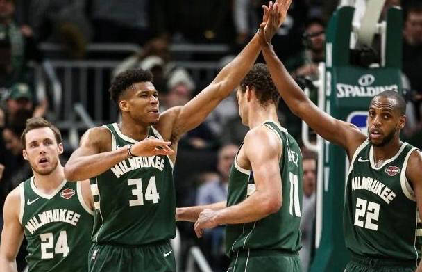 关于雄鹿队击败凯尔特人队,继续保持不败战绩的信息 关于雄鹿队击败凯尔特人队,继续保持不败战绩的信息