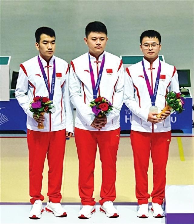 运动员表现超群,登上领奖台 运动员表现超群,登上领奖台