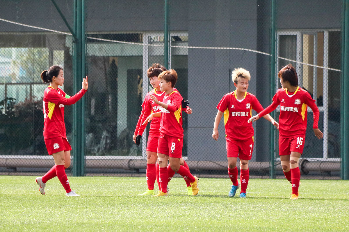 法国女足赛场上表现出色,实力备受肯定 法国女足赛场上表现出色,实力备受肯定