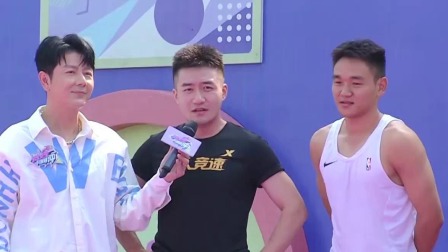 激烈对决,球队拼尽全力向前冲 激烈对决,球队拼尽全力向前冲