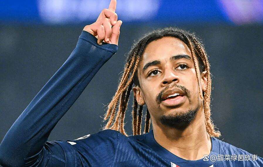 关于巴黎圣日耳曼前锋被曝出与女友分手的信息 关于巴黎圣日耳曼前锋被曝出与女友分手的信息