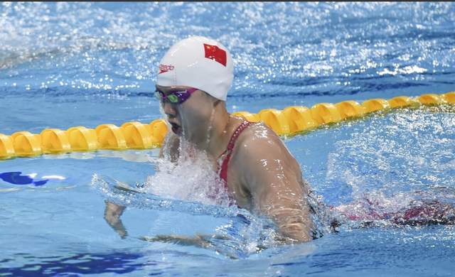 阿根廷游泳选手一路领先夺冠 阿根廷游泳选手一路领先夺冠