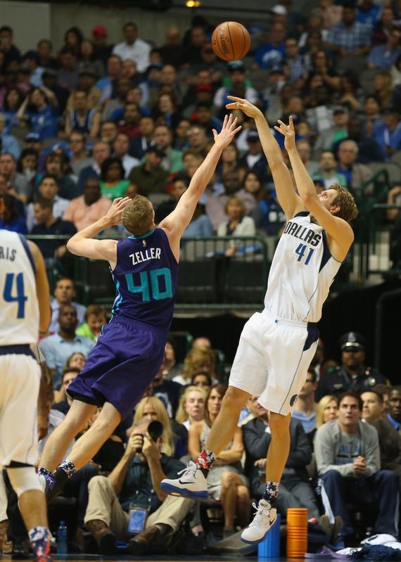 小牛客场击败黄蜂,终结连败 小牛客场击败黄蜂,终结连败