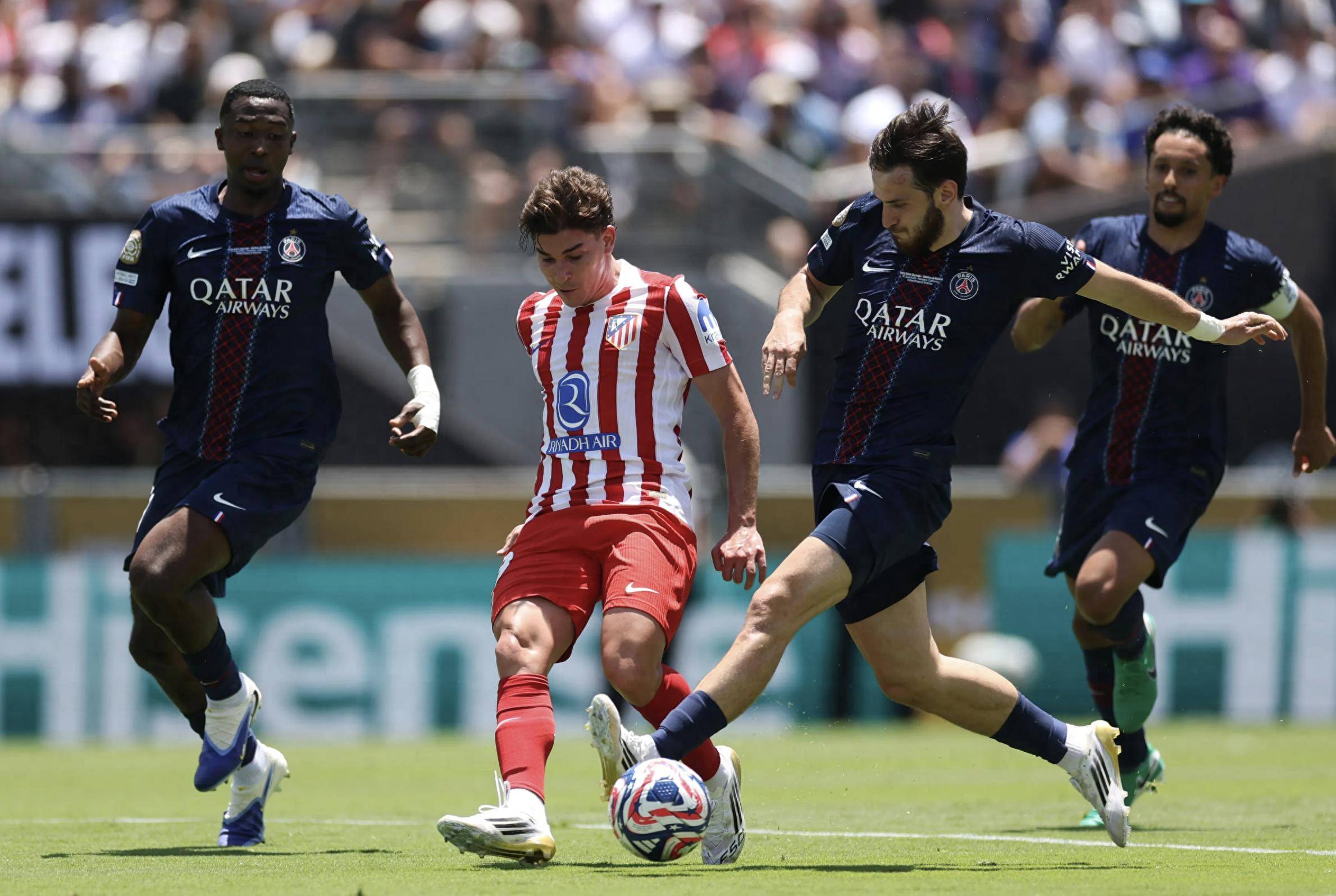 小组赛西甲:拜仁登顶AC米兰,引发热议 小组赛西甲:拜仁登顶AC米兰,引发热议