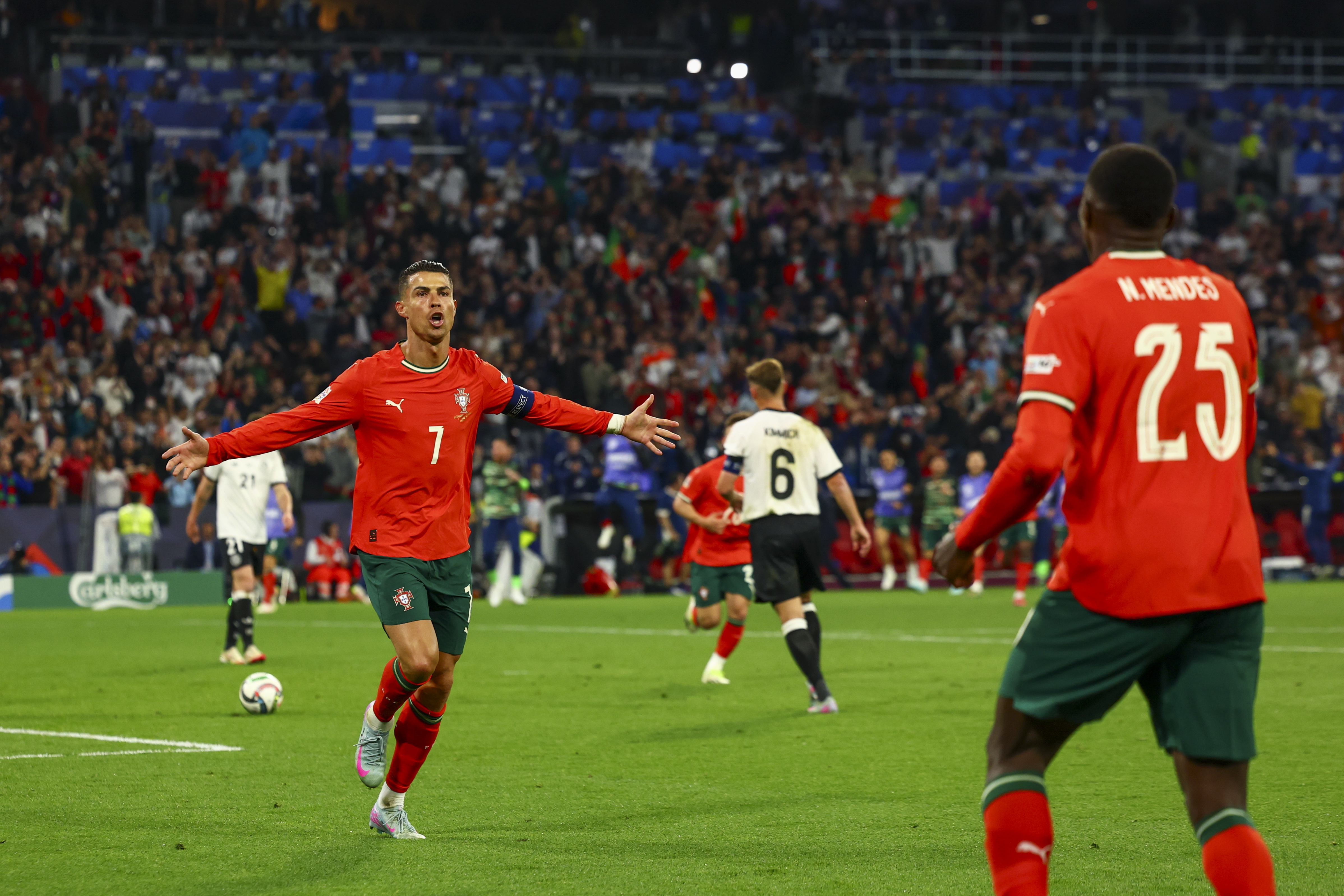 欧国联赛事:葡萄牙战绩优异,领跑小组晋级前景大的简单介绍 欧国联赛事:葡萄牙战绩优异,领跑小组晋级前景大的简单介绍