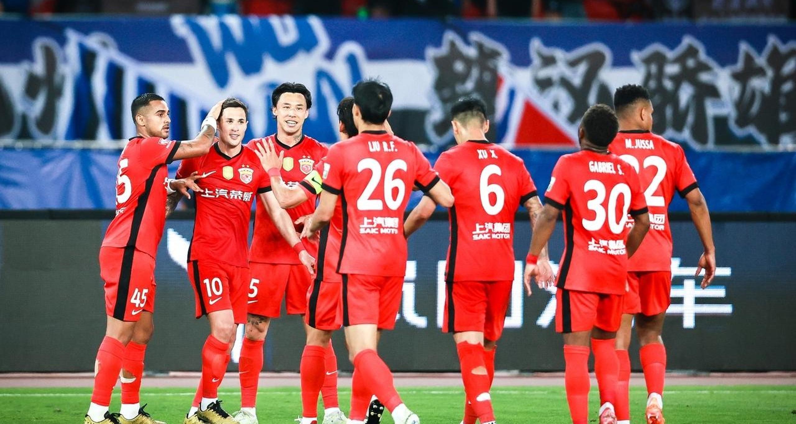 国内足球豪强准备争霸,铁血决战令人期待 国内足球豪强准备争霸,铁血决战令人期待