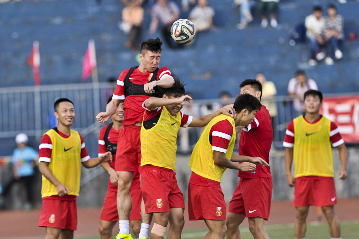 球队团结拼搏为比赛取得胜利 球队团结拼搏为比赛取得胜利