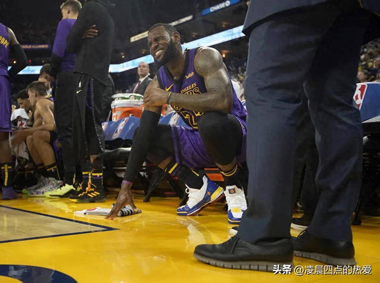 火箭惨败湖人,詹姆斯遭遇尴尬 火箭惨败湖人,詹姆斯遭遇尴尬