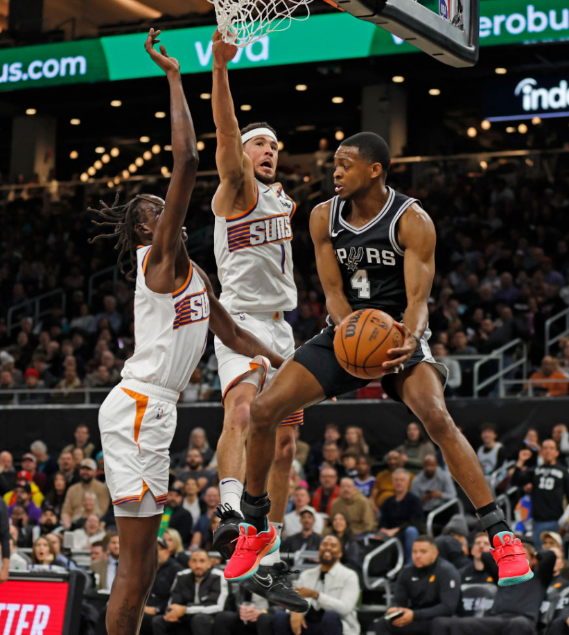 马刺击败开拓者,德罗赞关键时刻发挥 马刺击败开拓者,德罗赞关键时刻发挥