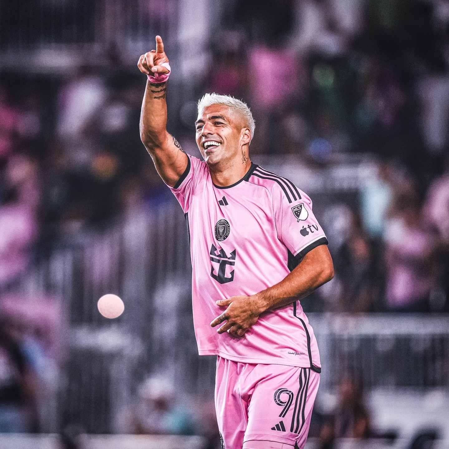 拜仁翻盘美国,苏亚雷斯惊艳世界 拜仁翻盘美国,苏亚雷斯惊艳世界