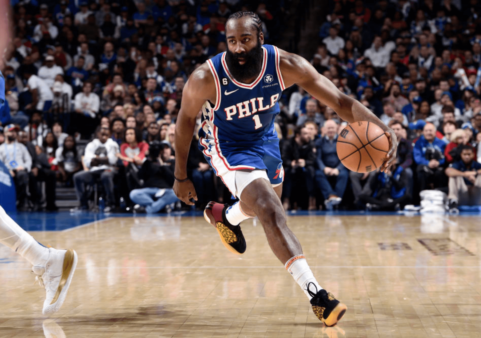 猛龙险胜篮网,哈登统治全场 猛龙险胜篮网,哈登统治全场