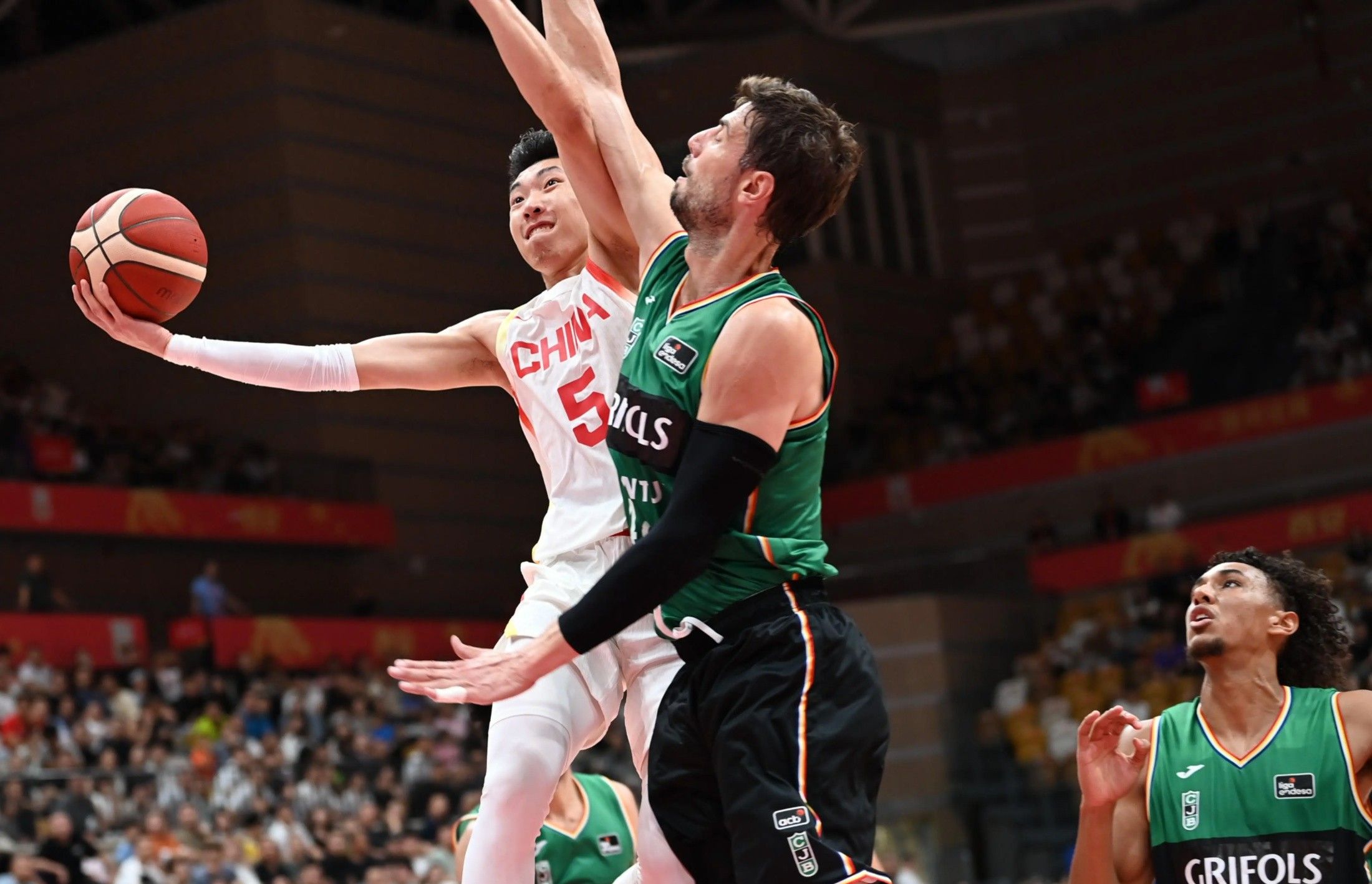 辽宁队绝杀福建队,米切尔带队取胜 辽宁队绝杀福建队,米切尔带队取胜