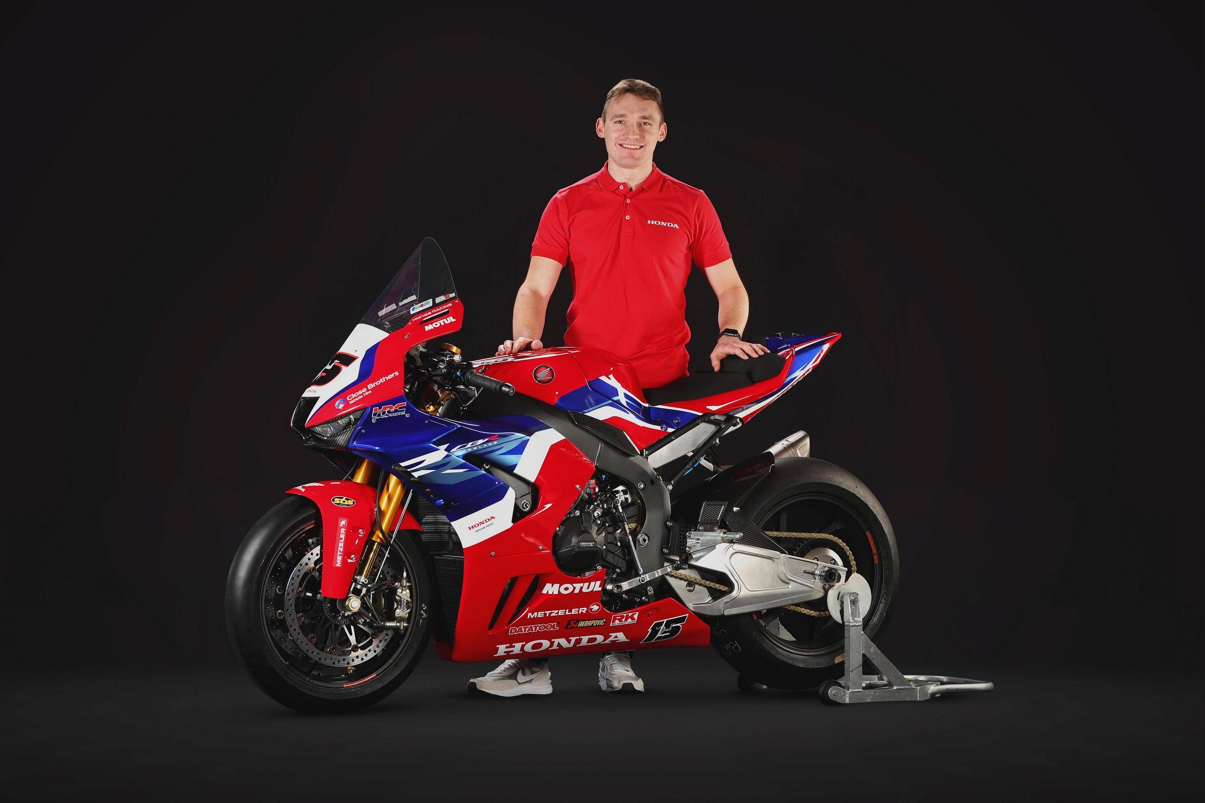 F1街道赛之夜，罗德里戈主宰比赛走向